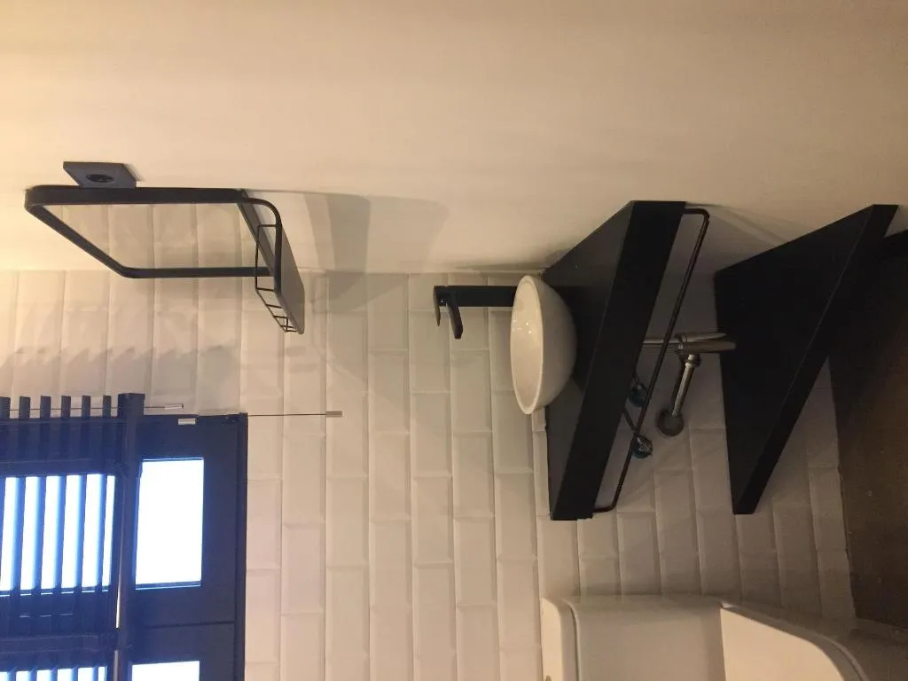 Room, Lanave, Madrid