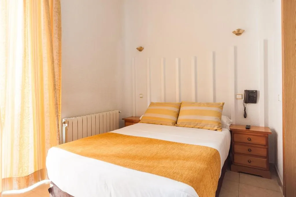 Room, Josefina Hostal, Madrid