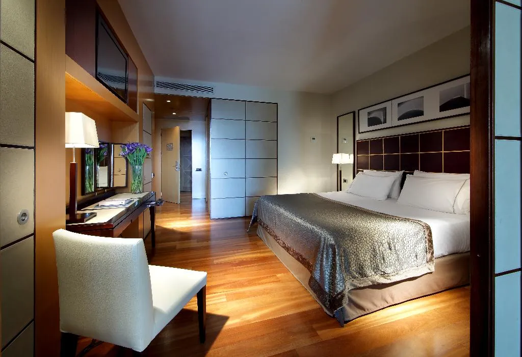 SUITE CAPACITY 4 Room, Eurostars Grand Marina GL, Barcelona