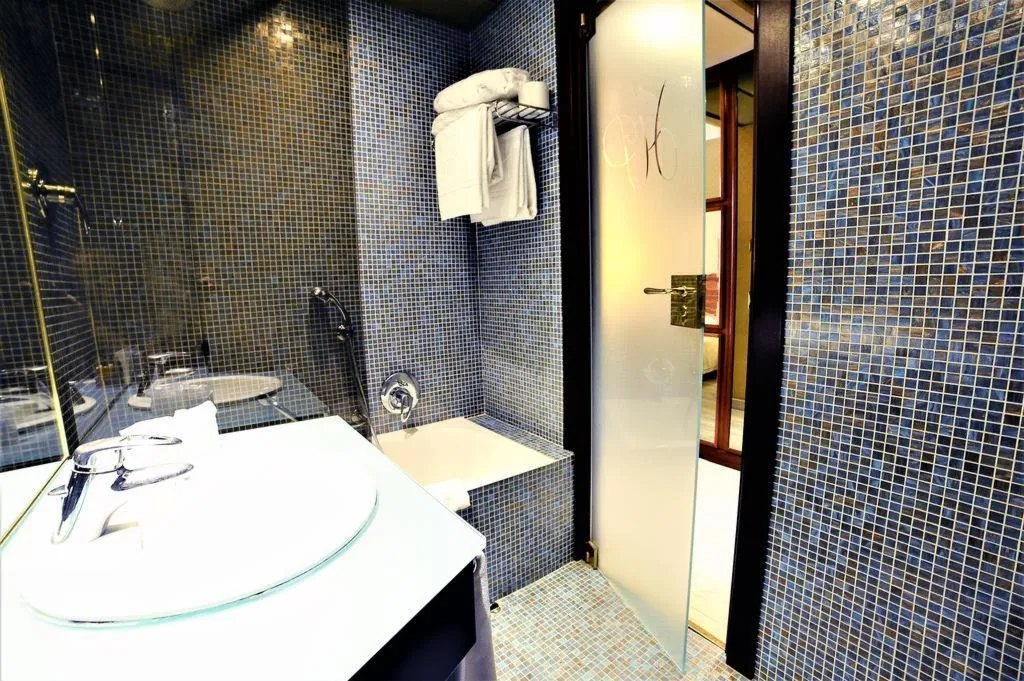 SINGLE SUPERIOR Room, Pierre Milano Hotel, Milan