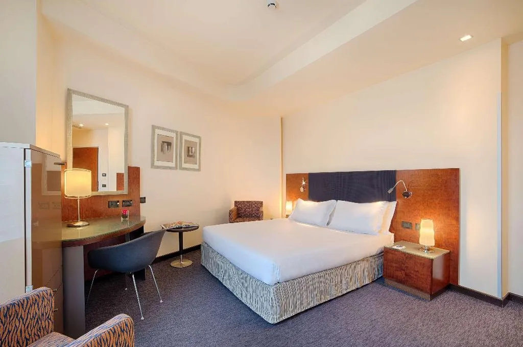 Room, NH Bergamo, Milan