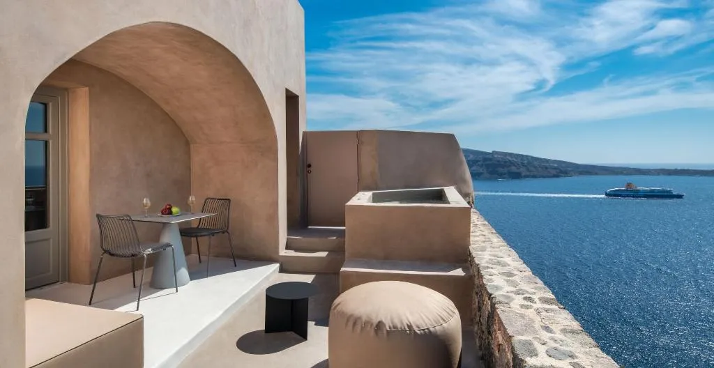 SUITE WITH JACUZZI Room, Old Castle Oia by Mr and Mrs White, Santorini
