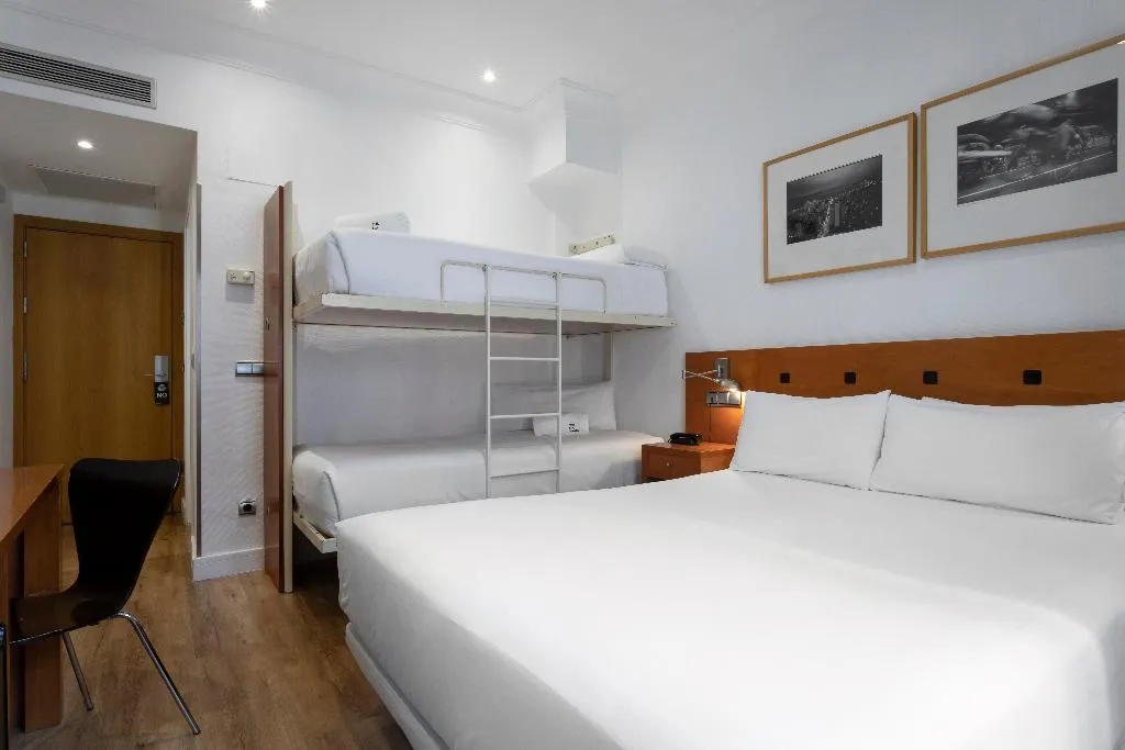 QUADRUPLE STANDARD Room, Petit Palace Cliper Gran Vía, Madrid