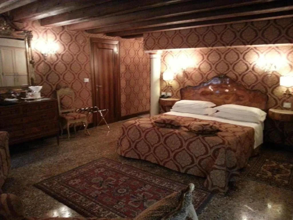 TWIN SUPERIOR Room, Palazzo Abadessa, Venice