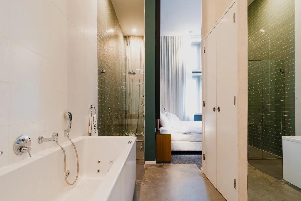 JUNIOR SUITE STANDARD Room, Hotel De Hallen, Amsterdam