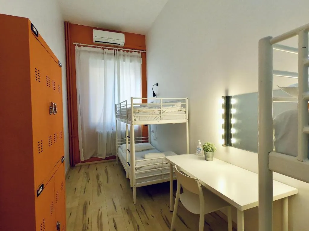 Room, Queen Hostel, Milan