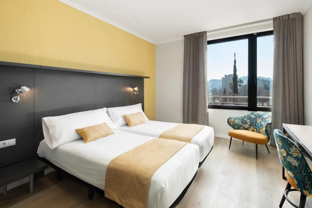 JUNIOR SUITE CAPACITY 4 Room, Hotel Alimara Barcelona, Barcelona