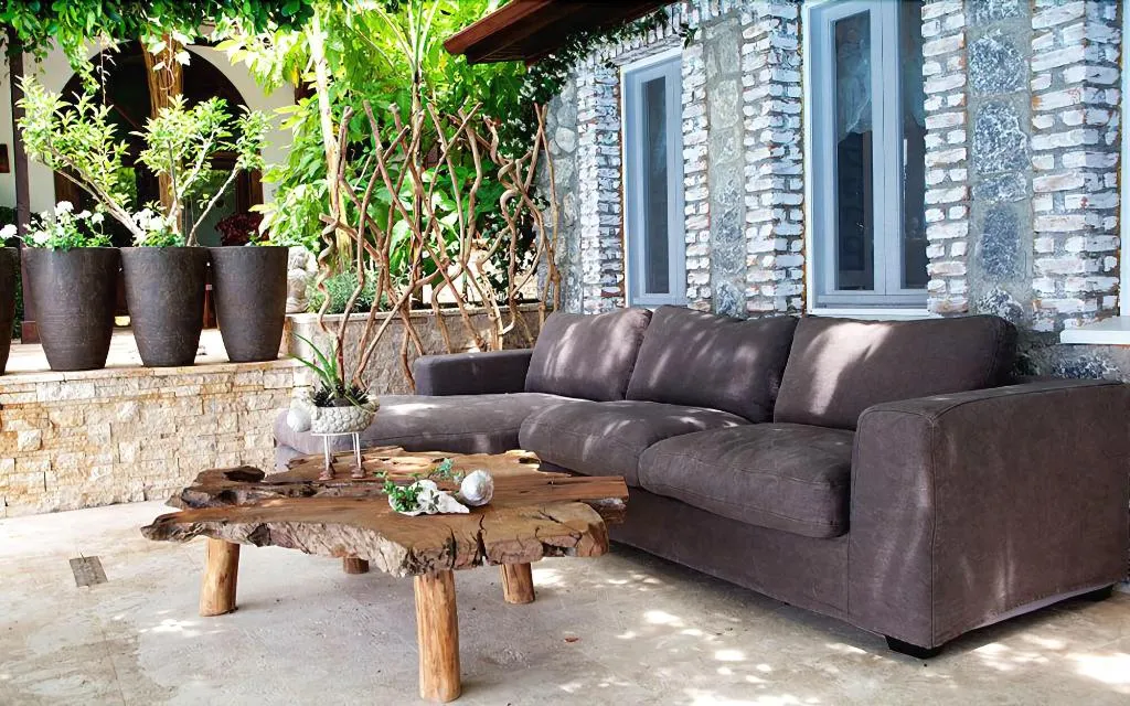Room, Sabrina's Haus, Dalaman
