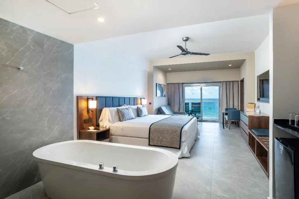 JUNIOR SUITE OCEAN VIEW Room, Riu Palace Kukulkan - Adults Only - All Inclusive, Cancun Area