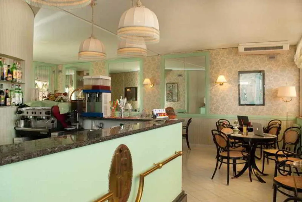 Bar, Loreley, Naples