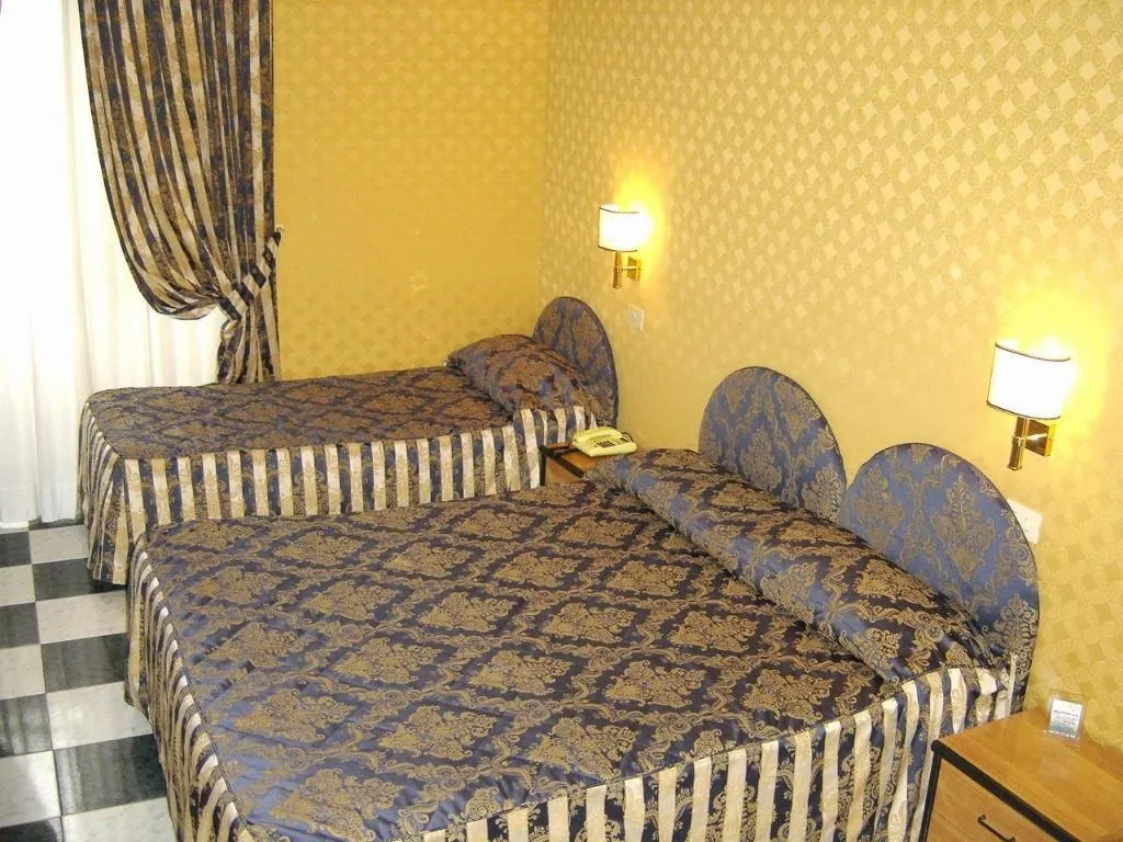 TRIPLE STANDARD Room, Mariano, Rome