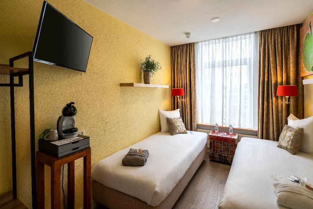 Double or Twin WITH SHARED BATHROOM Room, Hotel Jupiter, Amsterdam