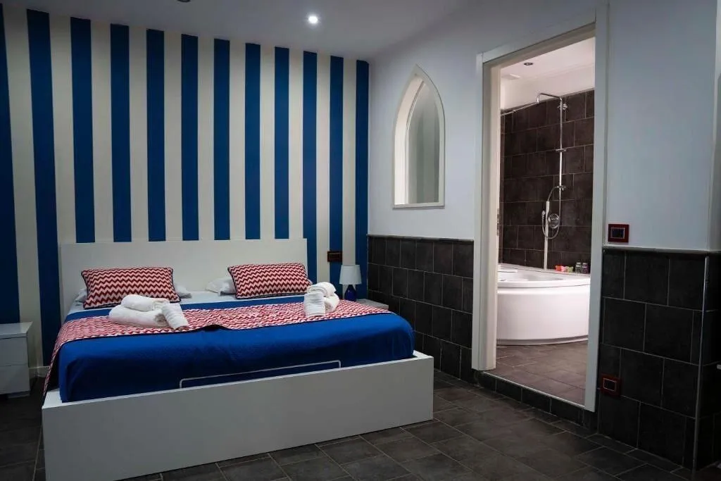 Room, Yacht Club Angioino, Naples