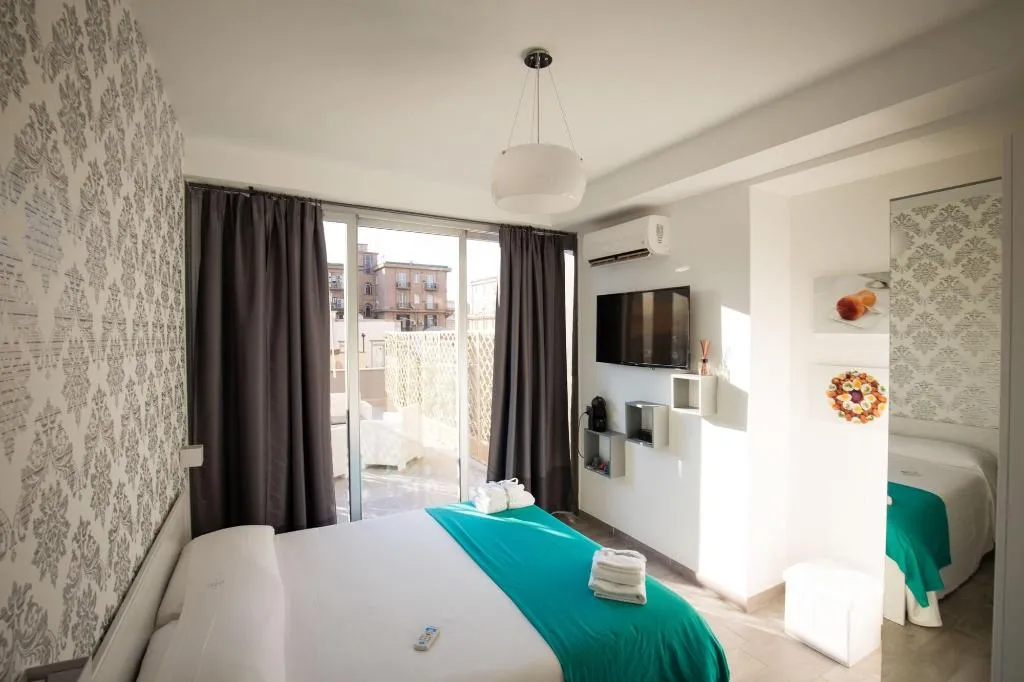 Room, B&B De Gasperi 55, Naples
