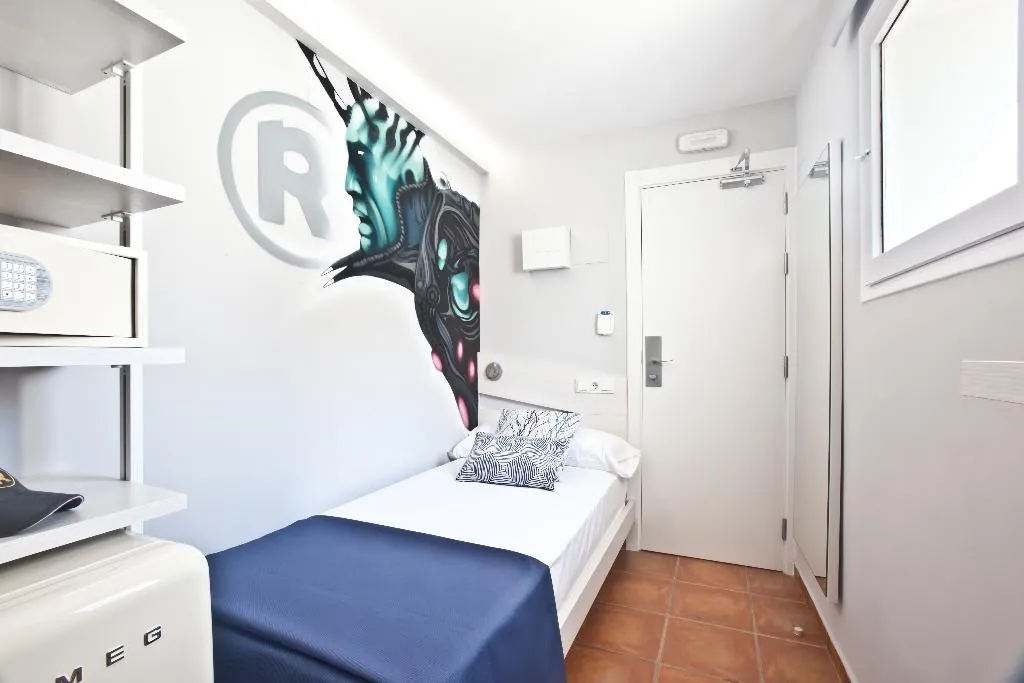 SINGLE PREMIUM Room, Ryans La Marina, Ibiza