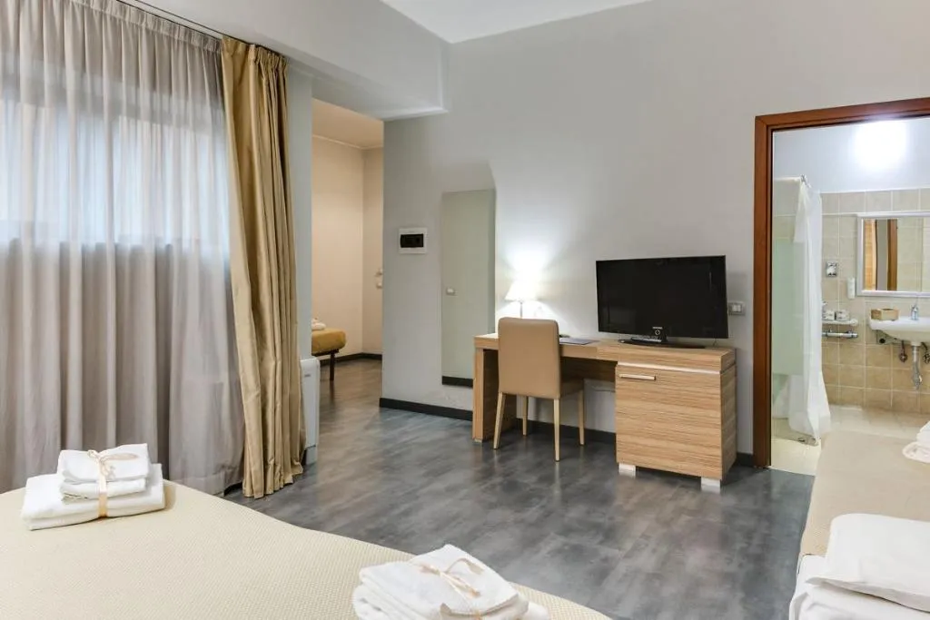 FAMILY ROOM CAPACITY 4 Room, Phi Hotel Garden Area Roma Eur, Rome