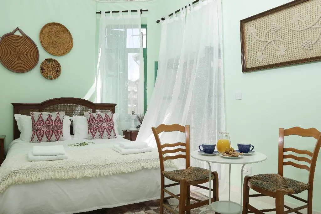 Room, To Konatzi Tis Marikkas Tzie Tou Yianni, Cyprus