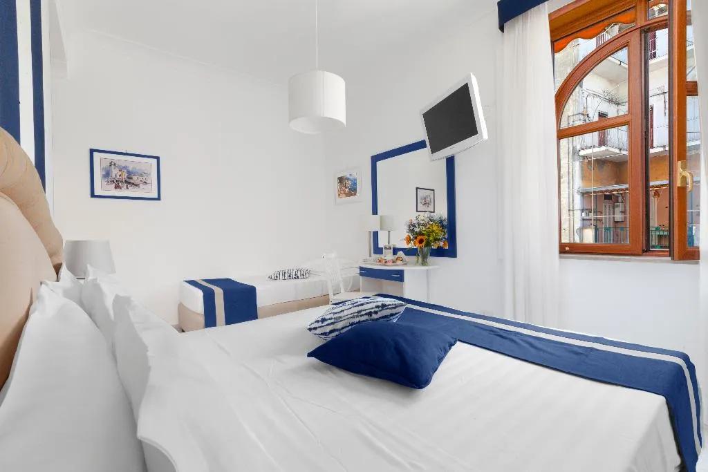TRIPLE SUPERIOR Room, Hotel Herculaneum, Naples