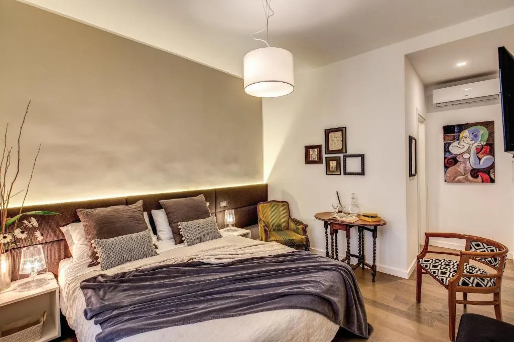 Room, Approdo Ripetta, Rome