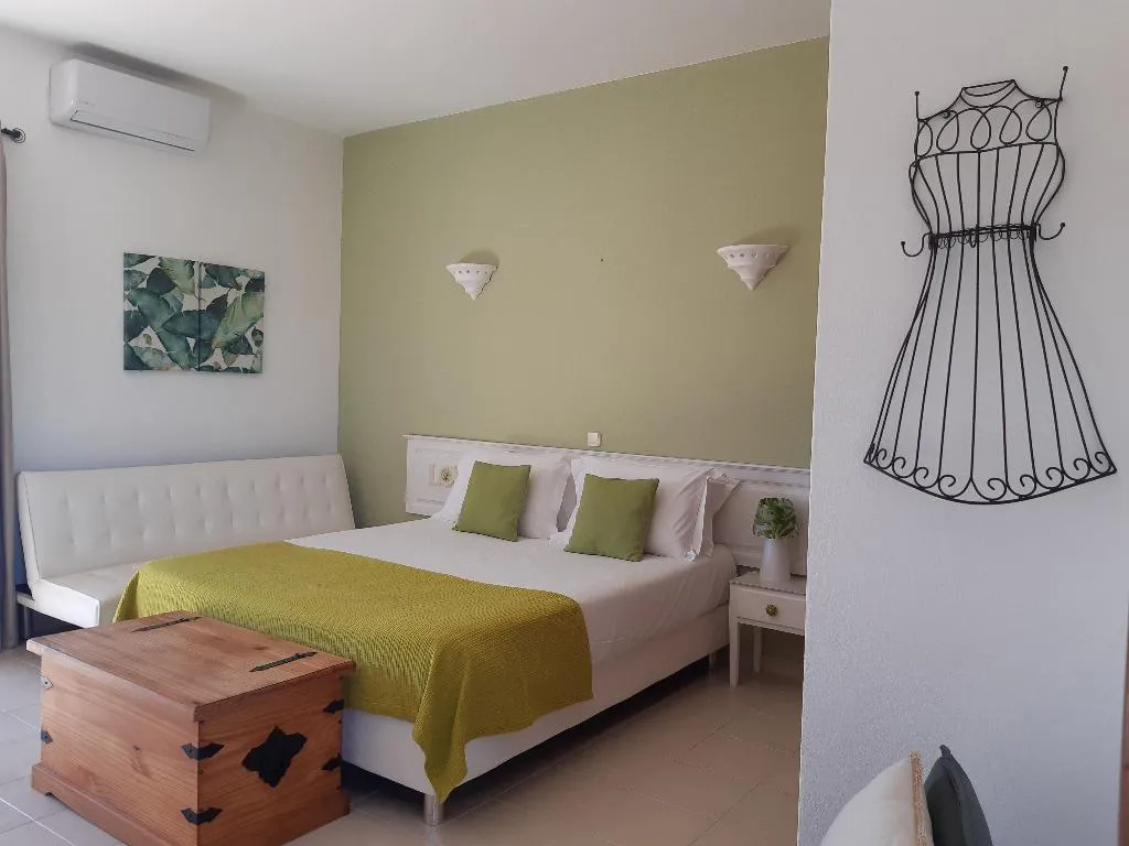 Double or Twin POOL VIEW Room, Casa Rosa Montes, Algarve