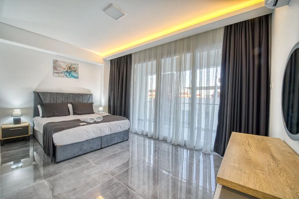 Room DELUXE LAND VIEW Room, Courtyard Long Beach Holiday Resort, Cyprus