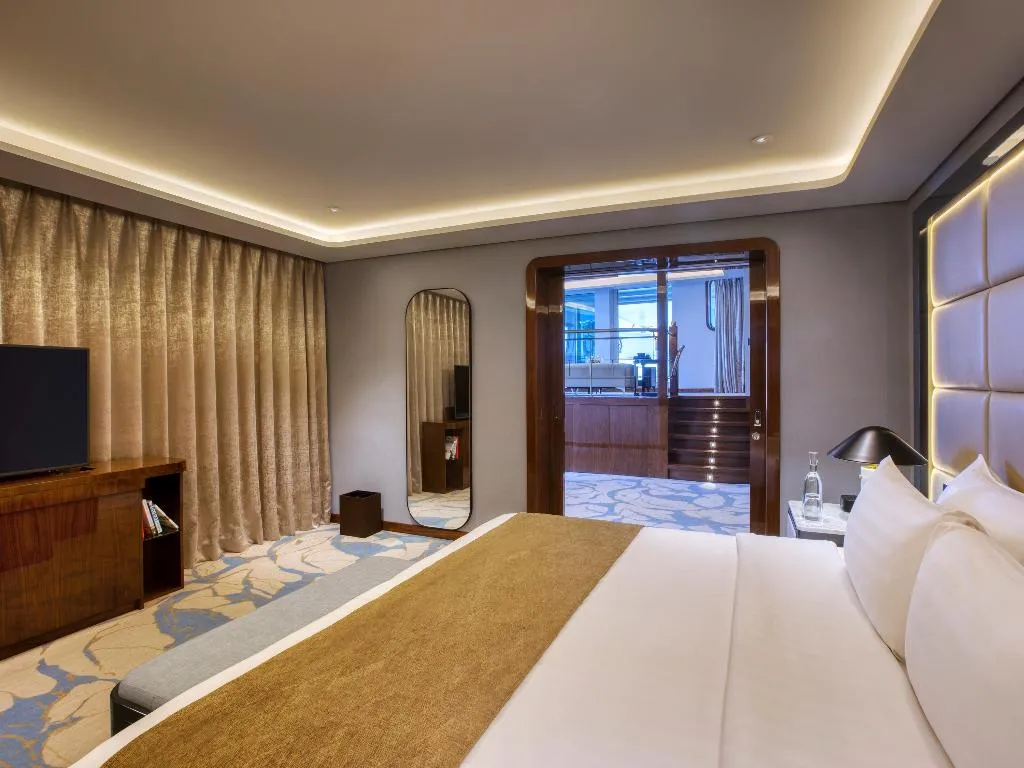 Room, Queen Elizabeth 2, Dubai