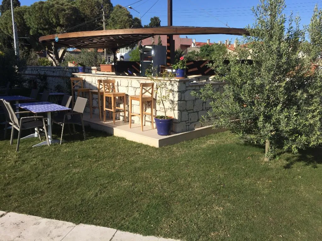 Bar, Alacaat, Izmir
