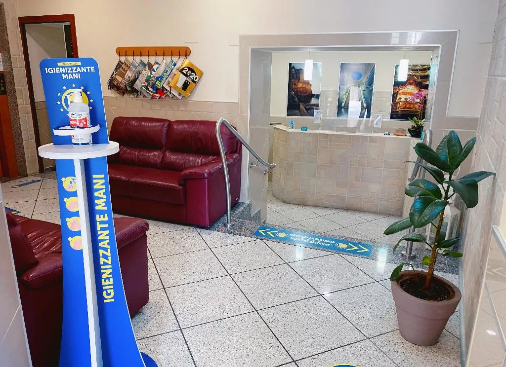 Lobby, Colombo, Naples