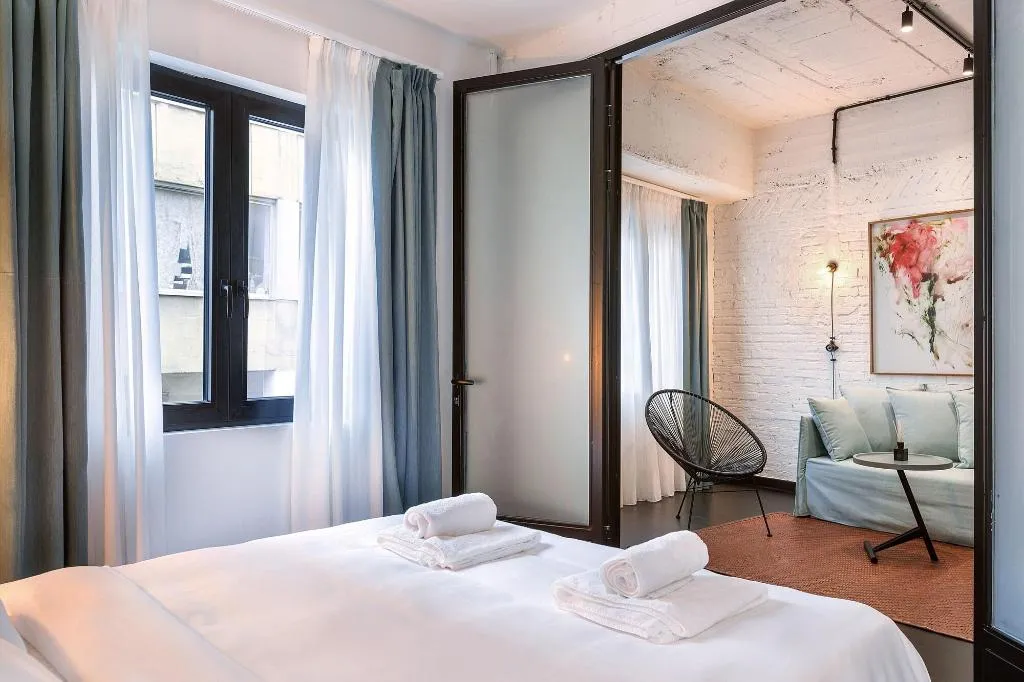 Room, Nin&Bau Sarri 2, Athens