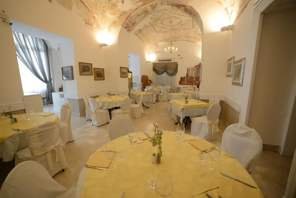Restaurant, Hotel Vittoria, Naples