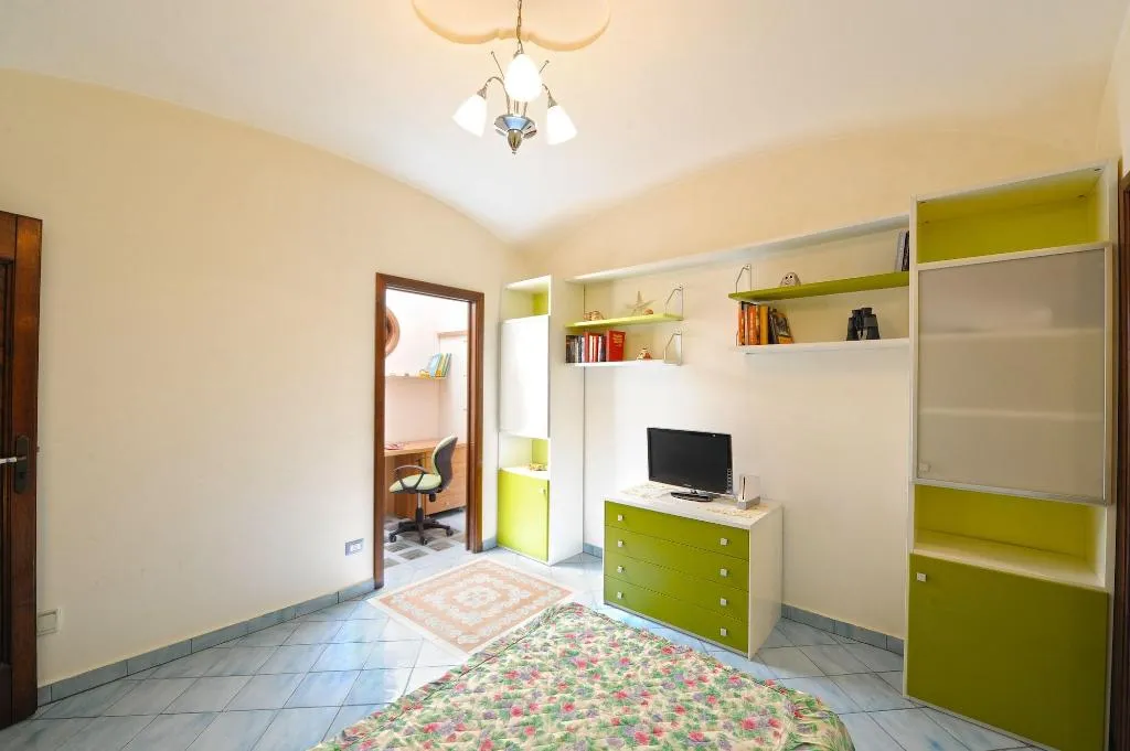 Room, La Sorgente Del Sole, Naples