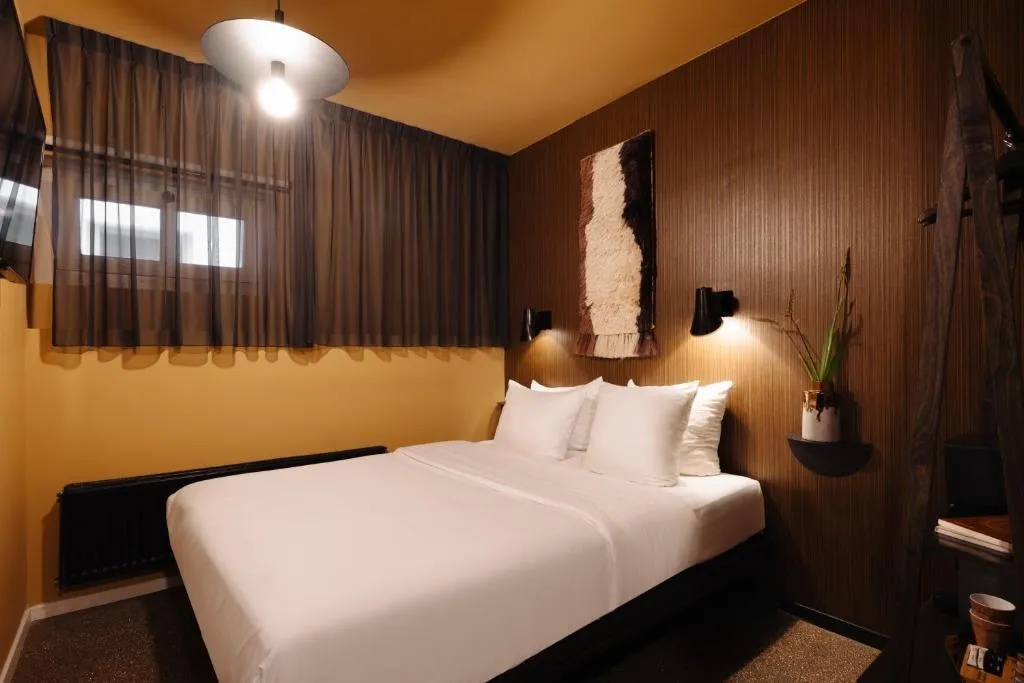 DOUBLE BASIC Room, Hotel V Frederiksplein, Amsterdam