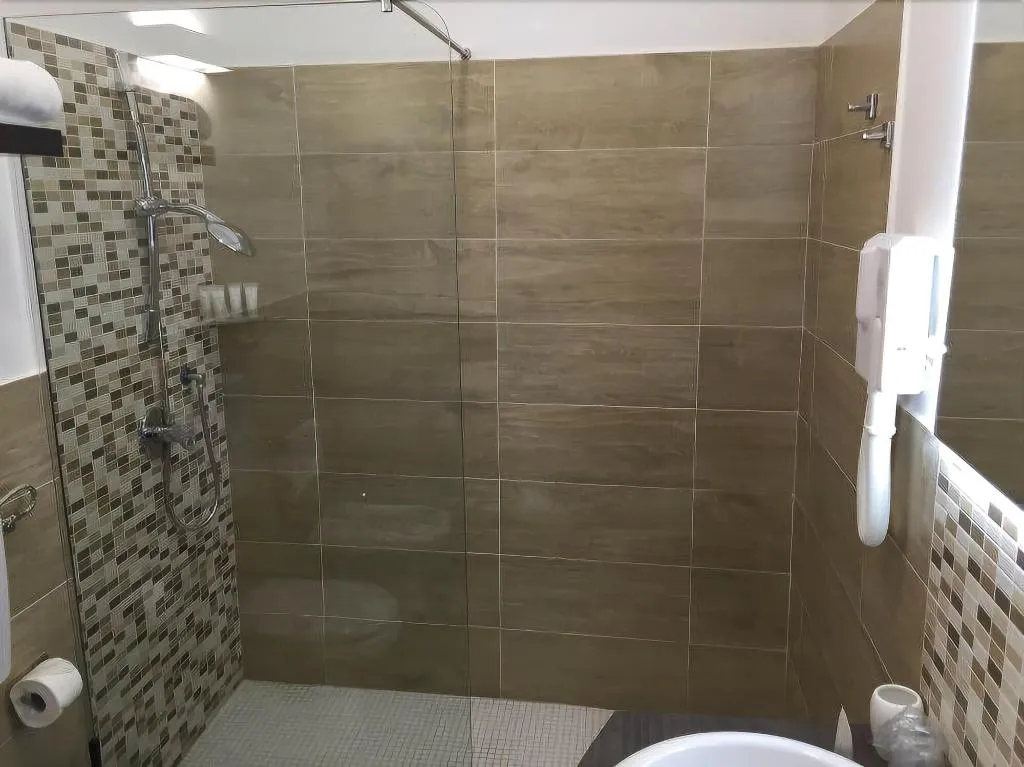 Room, B&B Napolimilionaria, Naples