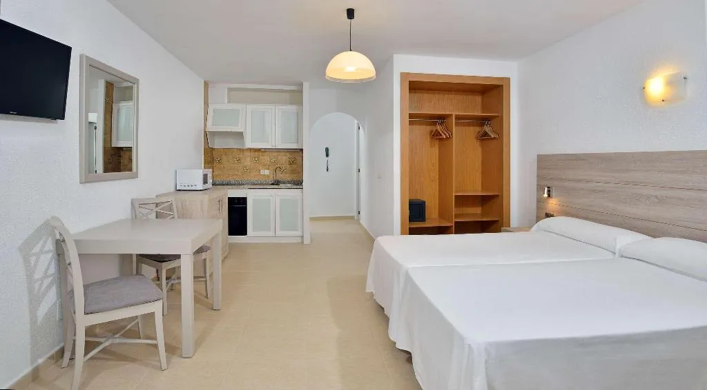 STUDIO STANDARD Room, Sol Cala d'Or Apartamentos, Majorca