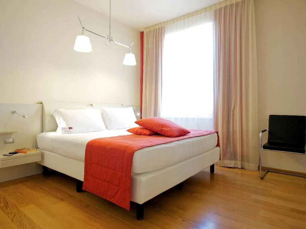 DOUBLE KING SIZE BED Room, Mercure Milano Solari, Milan