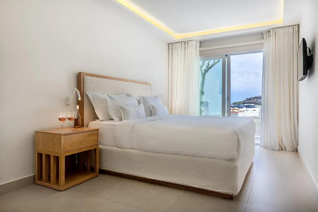 SUITE WITH PRIVATE POOL Room, Nissaki Boutique Hotel, Mykonos