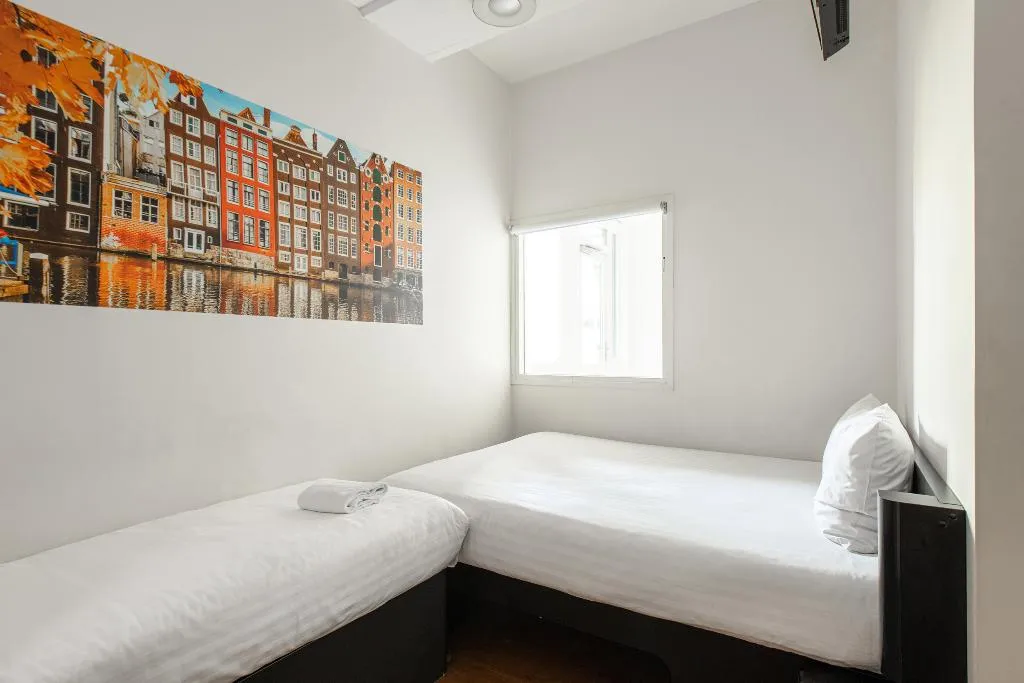 FAMILY ROOM Accessible Room, easyHotel Amsterdam City Centre South, Amsterdam