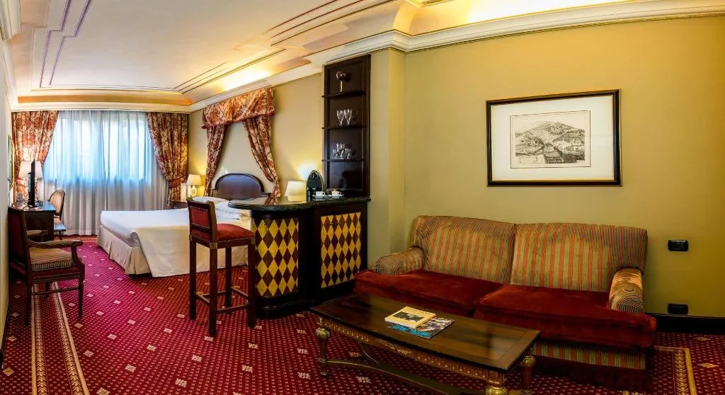 Room, River Chateau, Rome