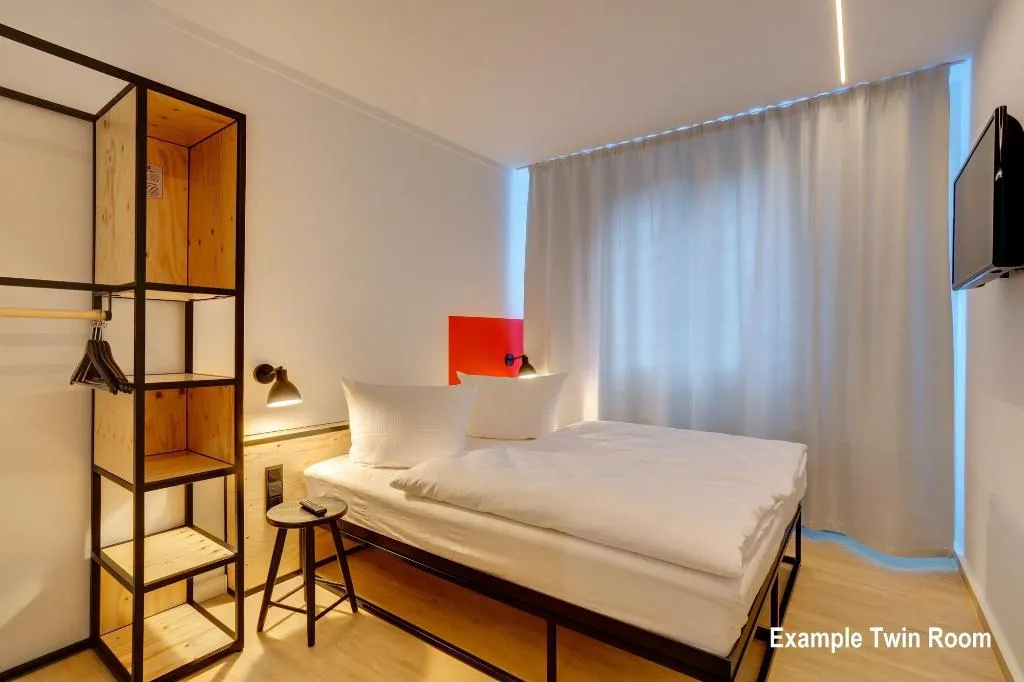 Room, Meininger Roma Termini, Naples