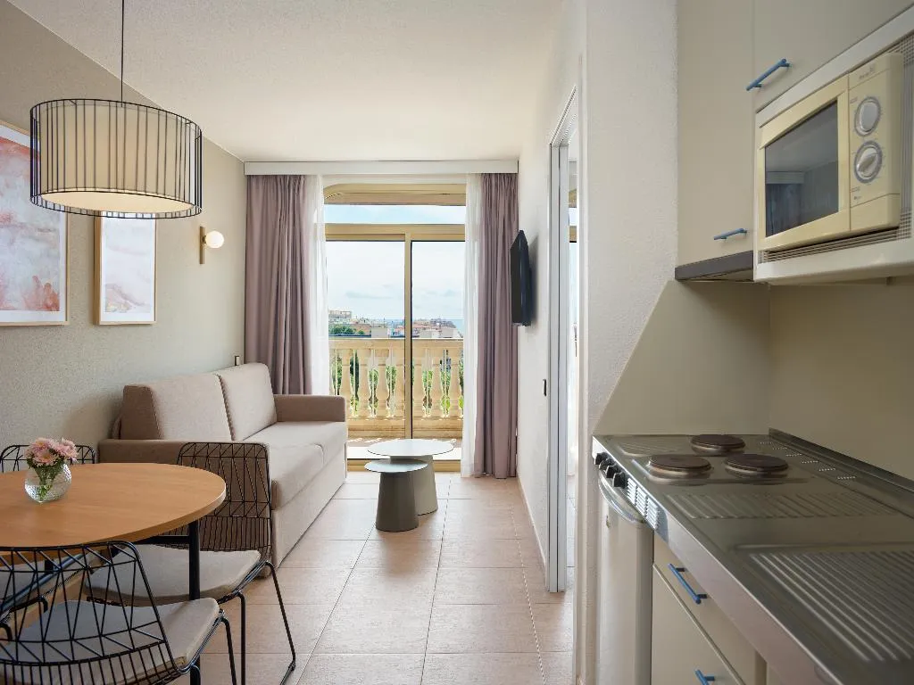 APARTMENT CAPACITY 3 Room, Ponient Dorada Palace by PortAventura World, Costa Dorada