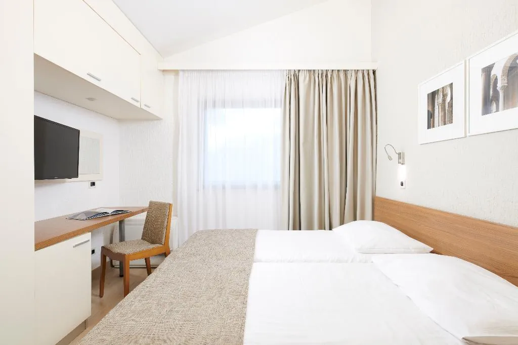 DOUBLE CLASSIC WITH TERRACE Room, Village Galijot Plava Laguna, Istria