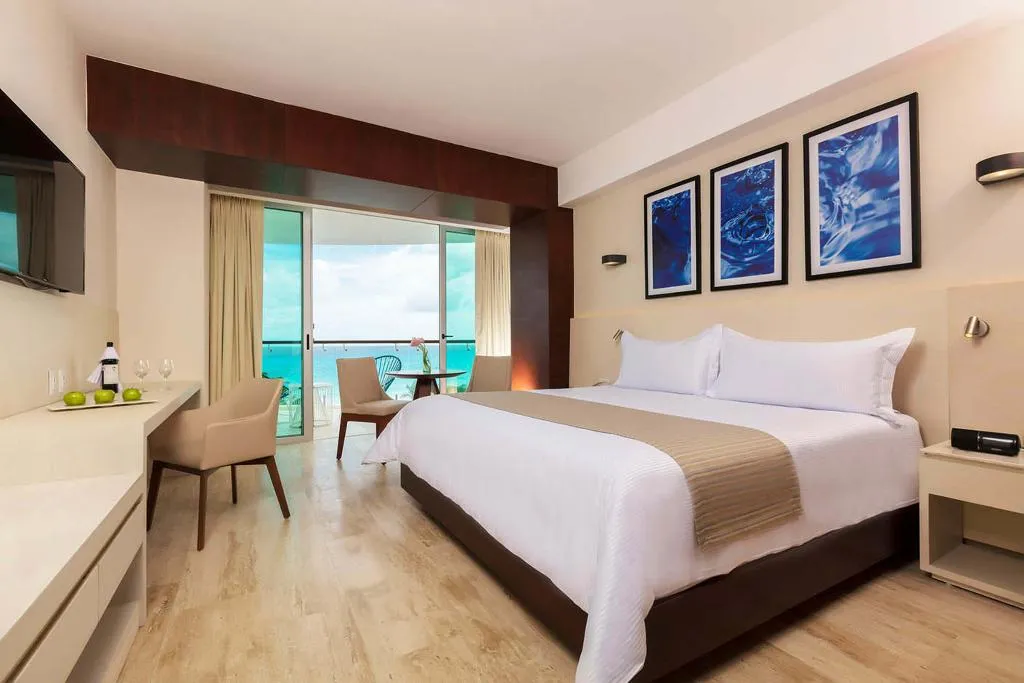 SUITE KING SIZE BED Room, Krystal Grand Cancun All Inclusive, Cancun Area