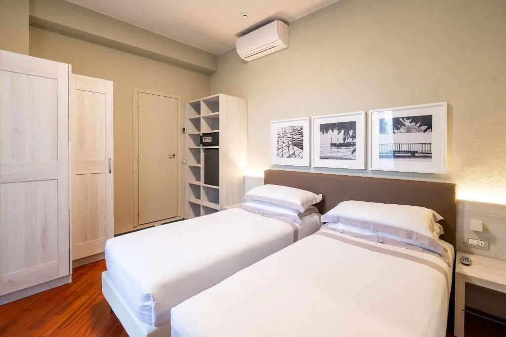 FAMILY ROOM KING SIZE BED Room, Albergo Centrale, Milan