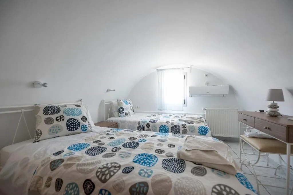 FAMILY ROOM THREE BEDROOMS Room, Black Coast Hotel Santorini, Santorini