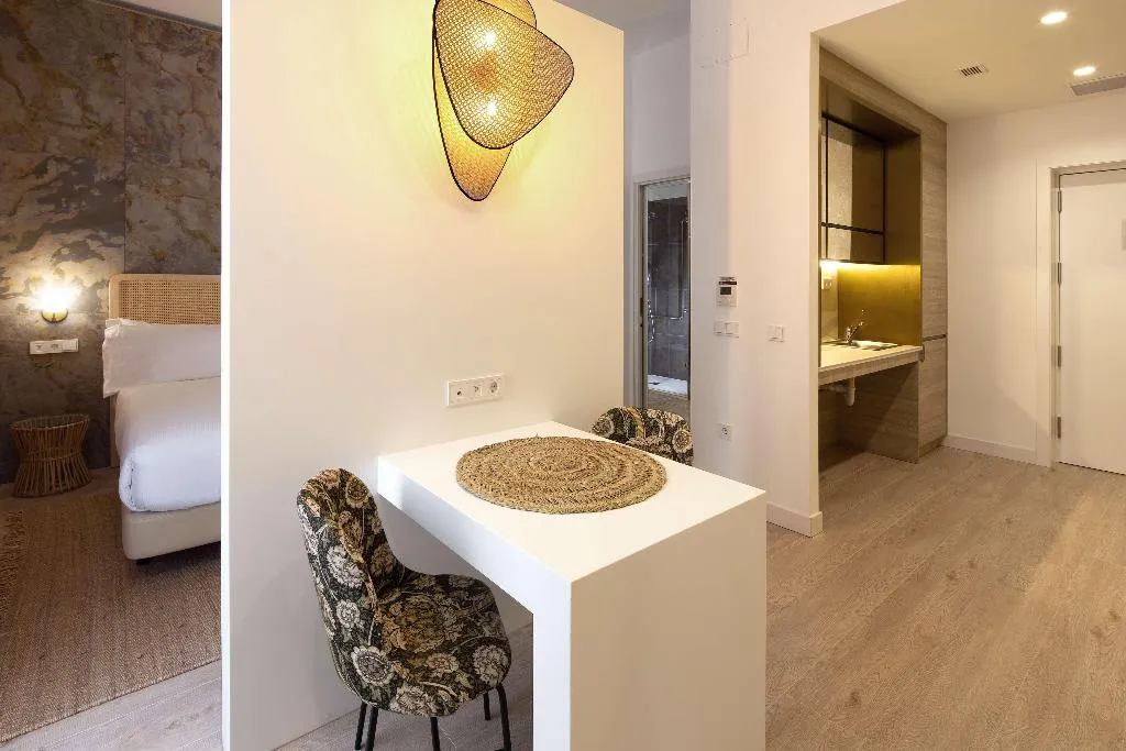 DOUBLE Accessible KING SIZE BED Room, Atocha Hotel Madrid, Tapestry Collection by Hilton, Madrid