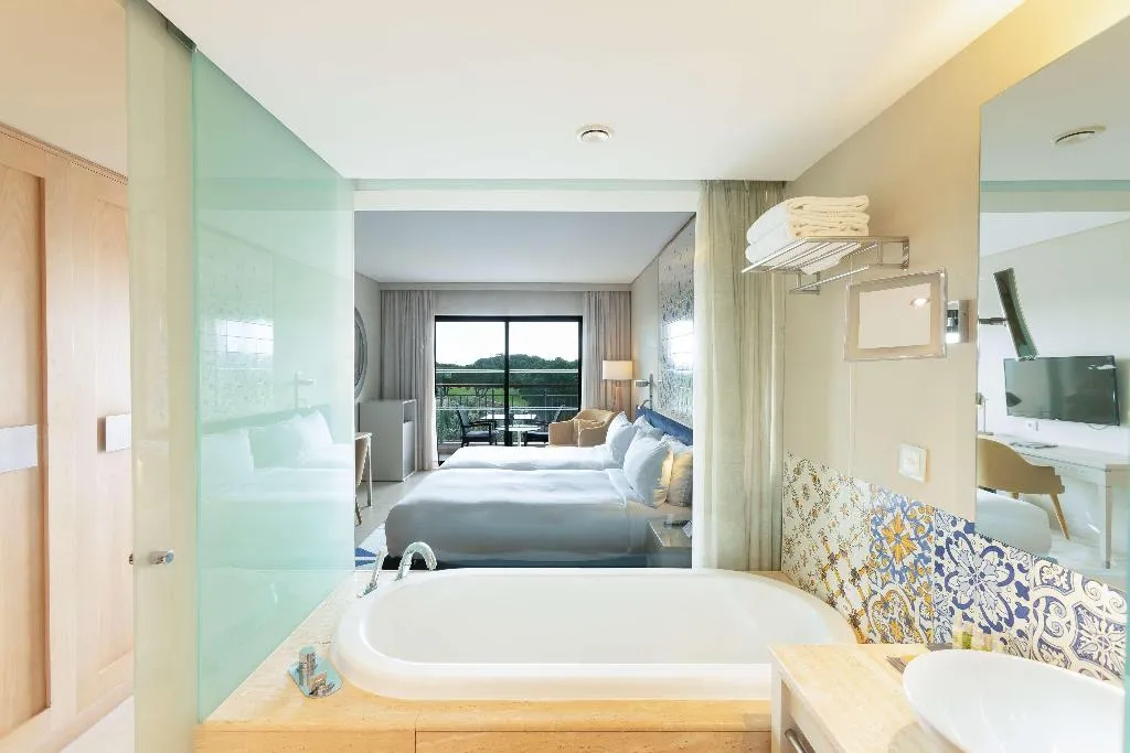 TWIN DELUXE GOLF VIEW Room, Hilton Vilamoura As Cascatas Golf Resort & Spa, Algarve