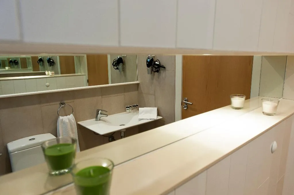APARTMENT CAPACITY 4 TWO BEDROOMS Room, MH Apartments Sant Pau, Barcelona
