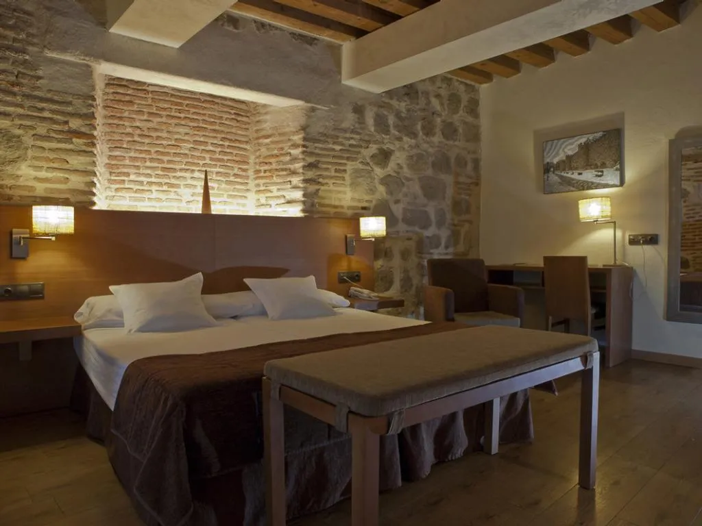 DOUBLE WITH VIEWS Room, Las Leyendas, Madrid