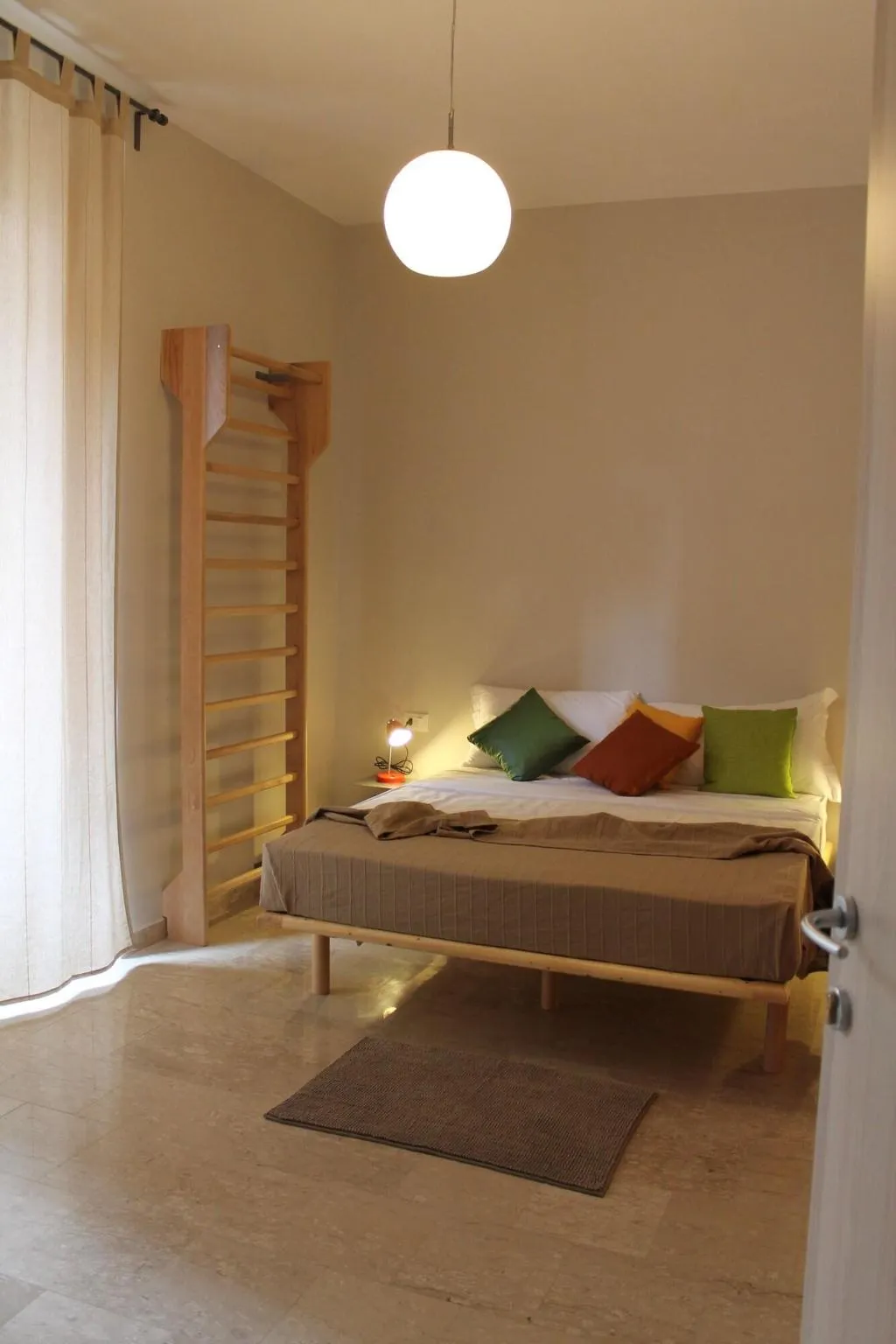 Room, Roma Art Rooms, Naples