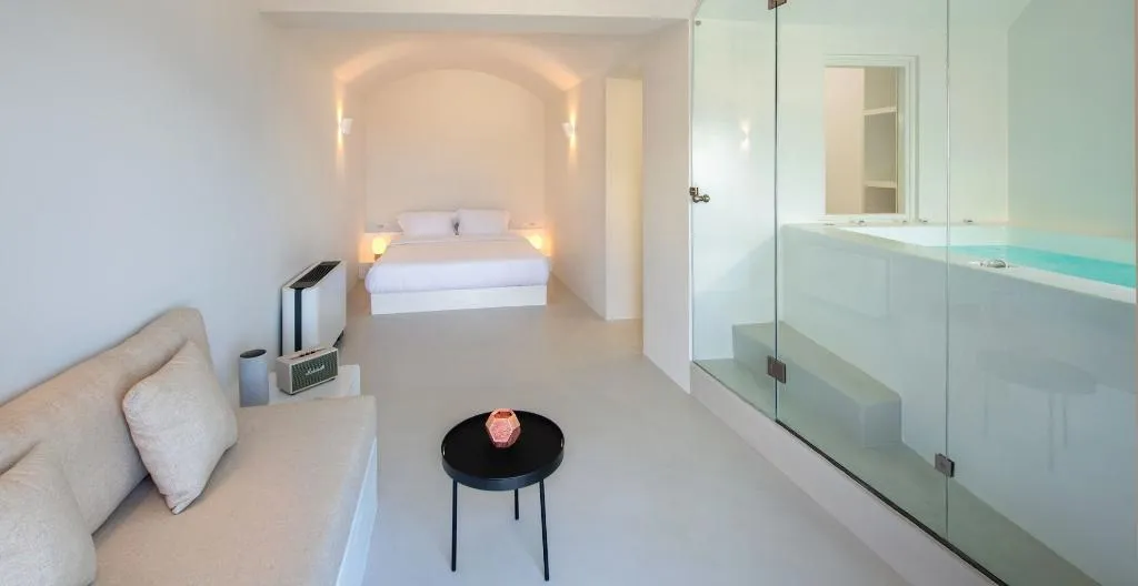 JUNIOR SUITE WITH JACUZZI Room, Old Castle Oia by Mr and Mrs White, Santorini